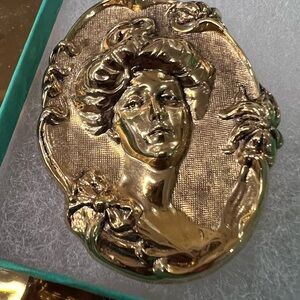 Vintage Gold-Tone Art Nouveau Lady Cameo Brooch Pin – Like New Condition